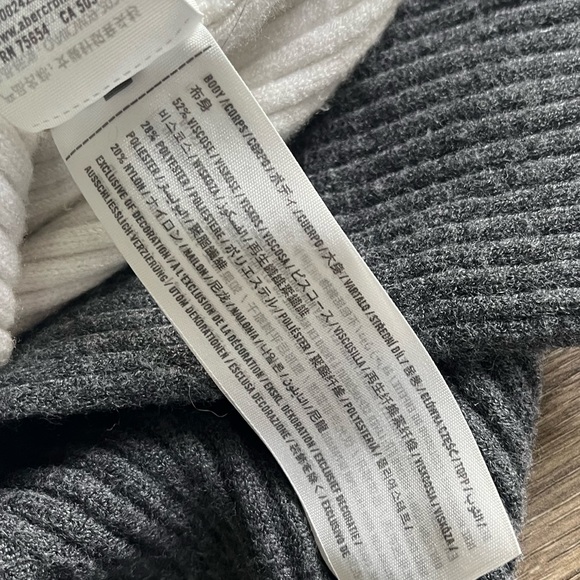 A&F Women’s Color Splice V-Neck Sweater - NWOT - Picture 9 of 10